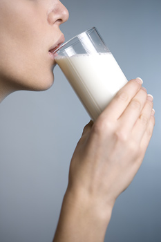 milk, raw milk, calcium, bones, osteoporosis